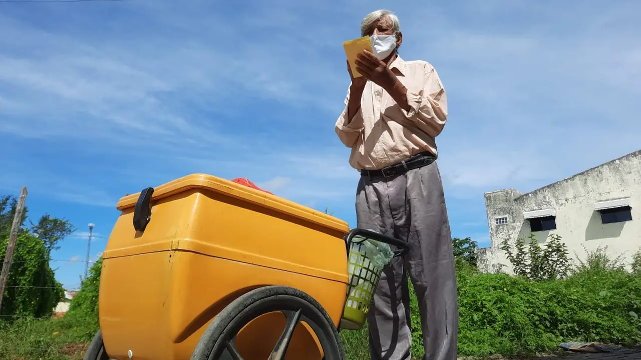Poeta e picolezeiro Erivaldo Alencar