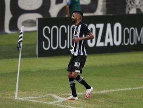 Jorginho comemora gol do Ceará contra o Grêmio
