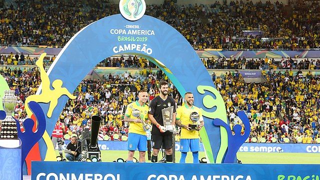 Everton Cebolinha, Alisson e Daniel Alves foram os principais destaques do torneio Sul-Americano de seleções
