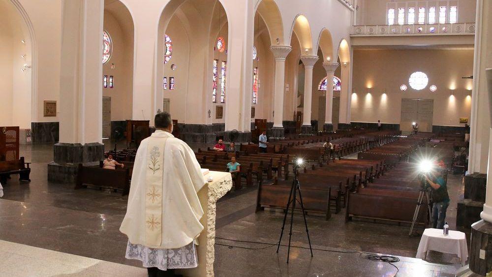 Igrejas podem receber até 35% da capacidade total, conforme novo decreto