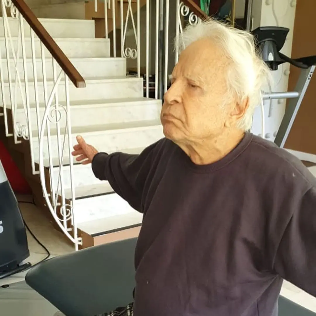 Cid Moreira de braços abertos