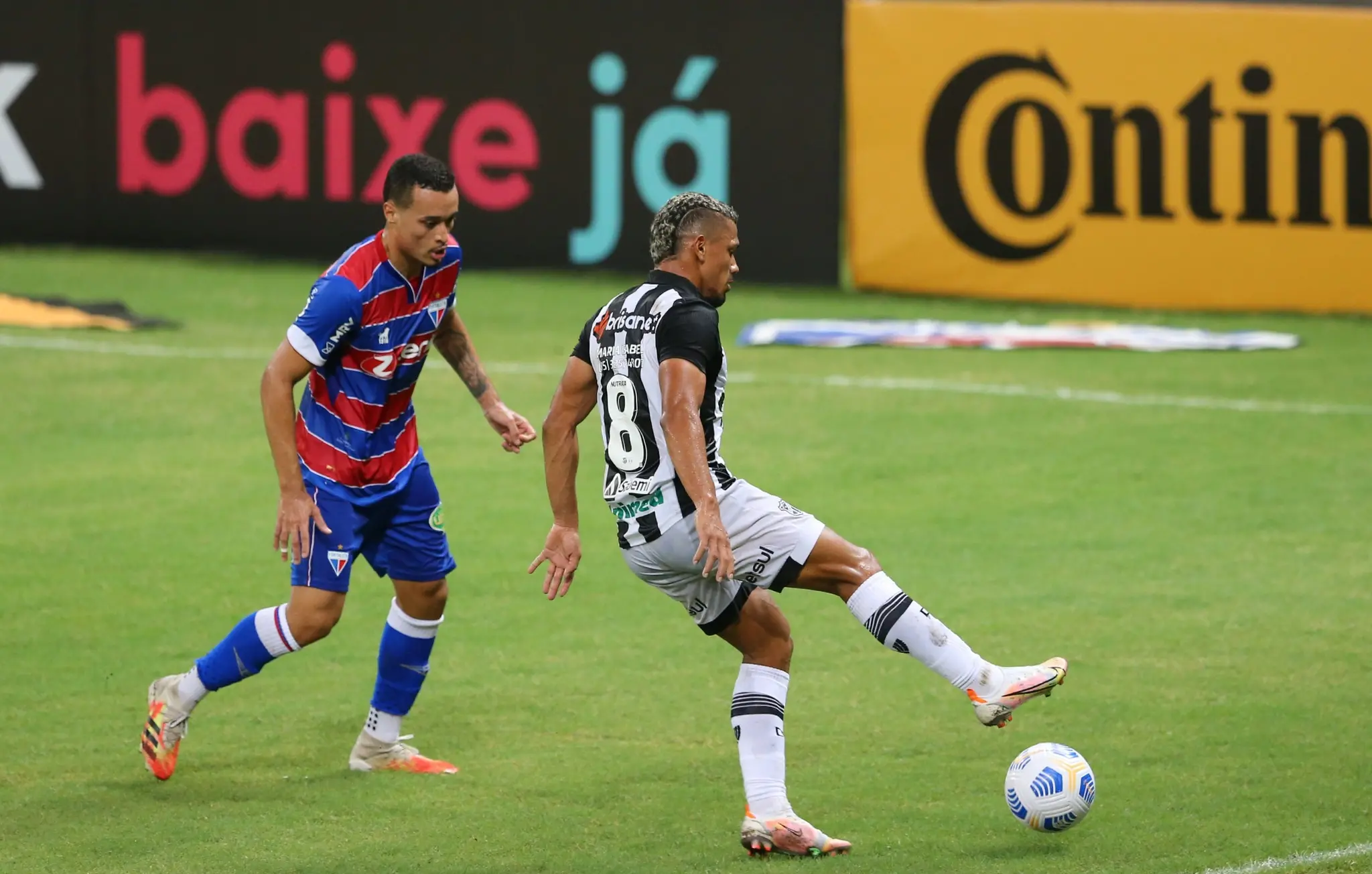 Luiz Henrique observa Fernando Sobral