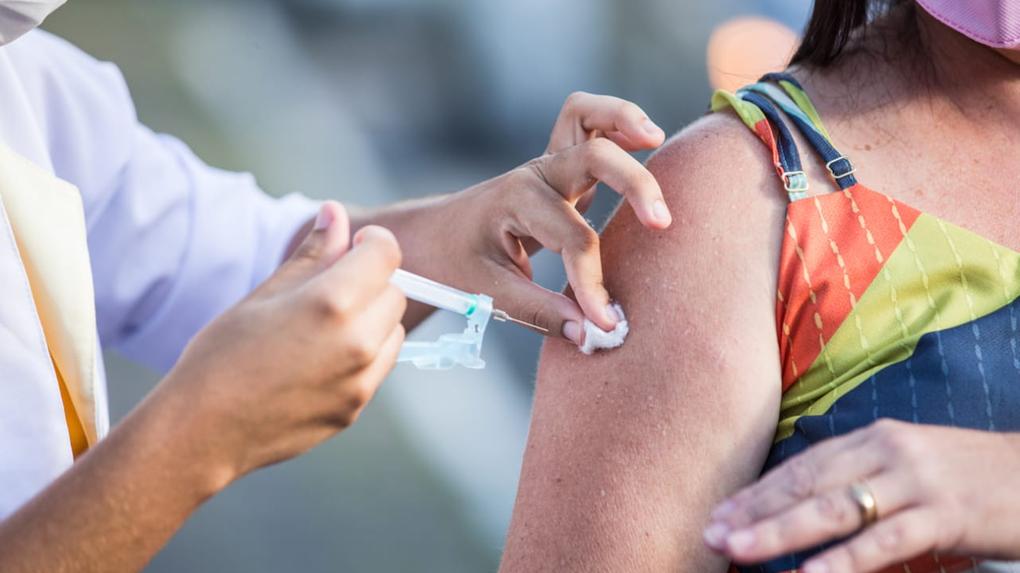 Quase três milhões de vacinas, incluindo as duas doses, já foram aplicadas no Ceará
