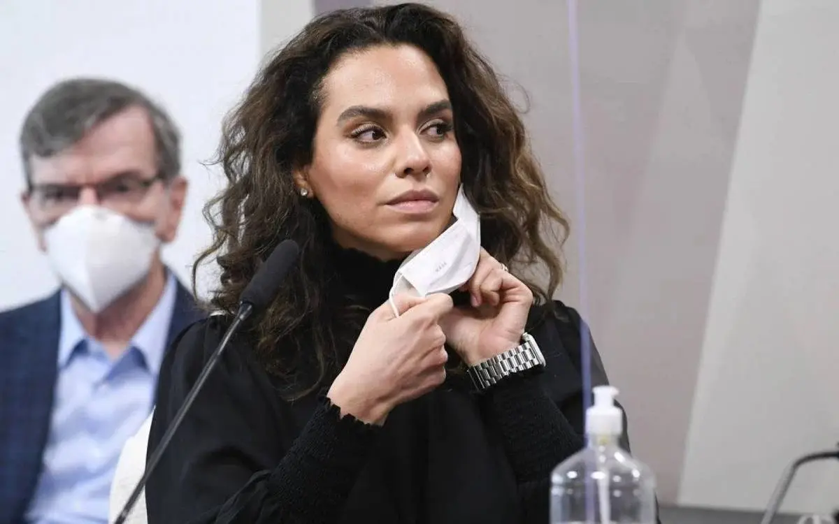 Médica infectologista Luana Araújo na CPI da Covid-19 no Senado