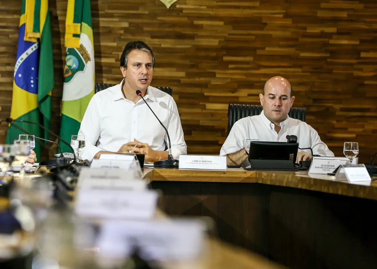 Camilo Santana e Roberto Cláudio dividem mesa