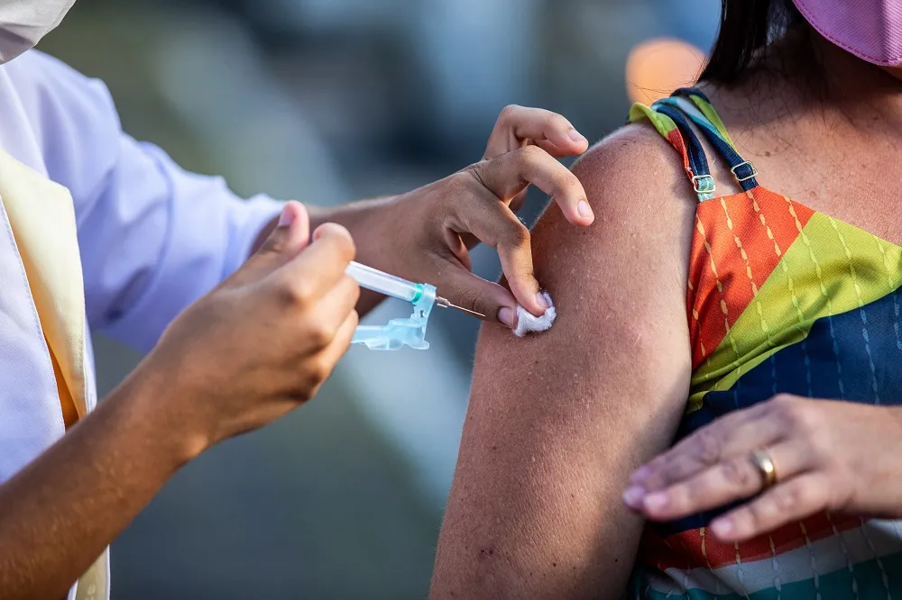 Atualmente, Ceará aplicou mais de 2 milhões e 900 mil doses contra Covid-19, conforme última atualização do Vacinômetro, plataforma atualizada pela Sesa