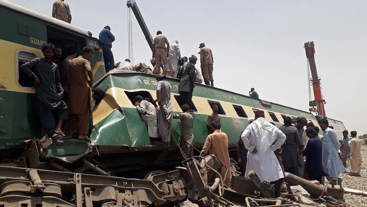 acidente com trem no Paquistão