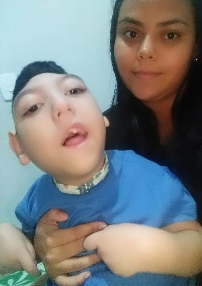 Mãe de Ruan Guilherme, 5, Nathalya Edla conta somente com o auxílio emergencial e a ajuda de familiares