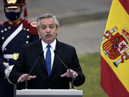 Presidente da Argentina, Alberto Fernandez, em evento com o primeiro-ministro da Espanha