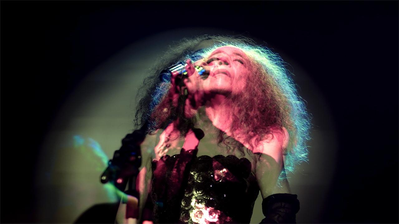 Esta é uma imagem do filme Alzira E - Aquilo que eu nunca perdi