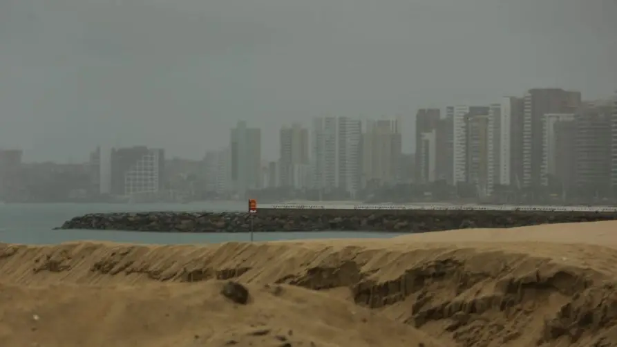 Praia de Iracema nublada