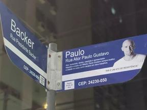 Placa da Rua Paulo Gustavo, em Niterói