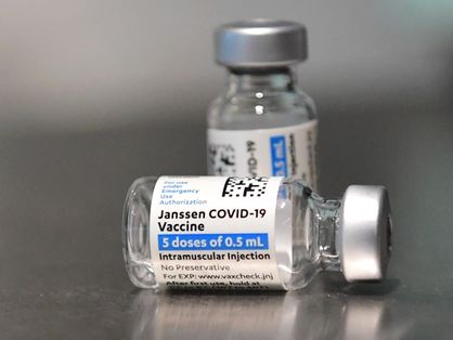 Nesta foto de arquivo tirada em 07 de maio de 2021, as vacinas Janssen Covid-19 da Johnson & Johnson são vistas em uma mesa em Los Angeles, Califórnia