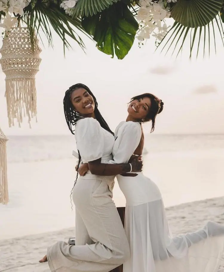 Esta é uma imagem de Ludmilla e Brunna