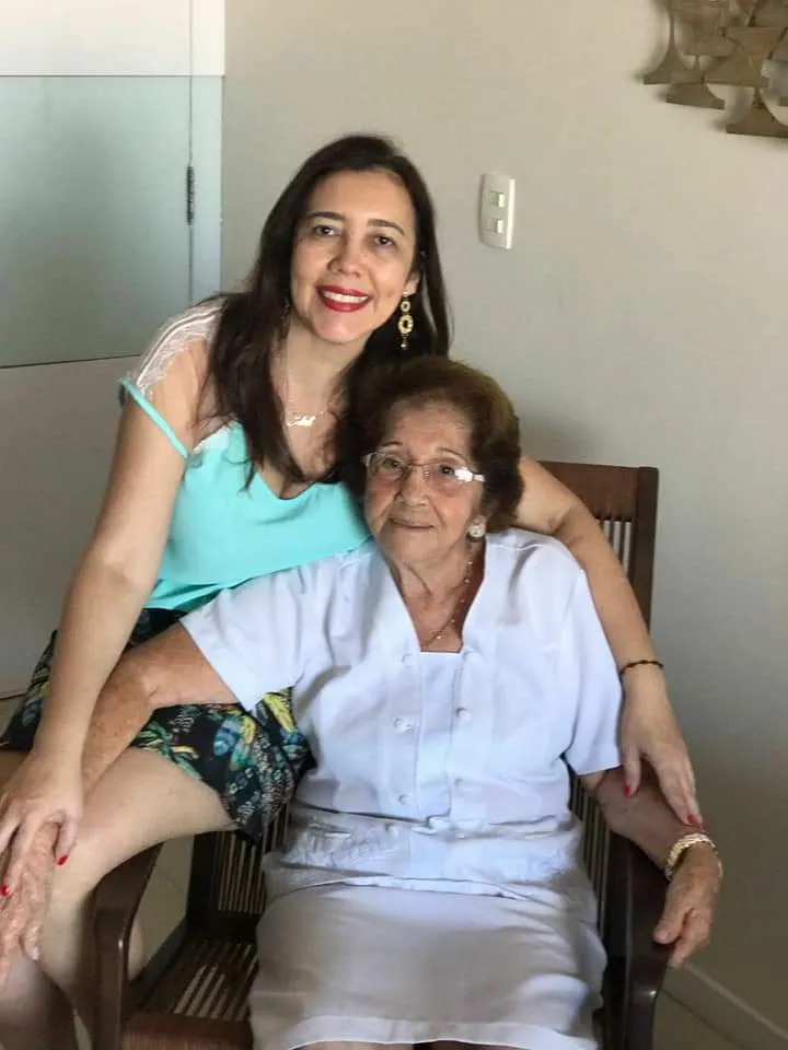 Idel ao lado da mãe, Valquiria, vitimada pela Covid-19 em maio deste ano