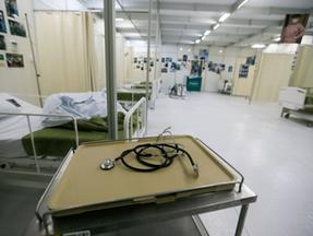 leito de covid-19 no hospital de campanha da unimed