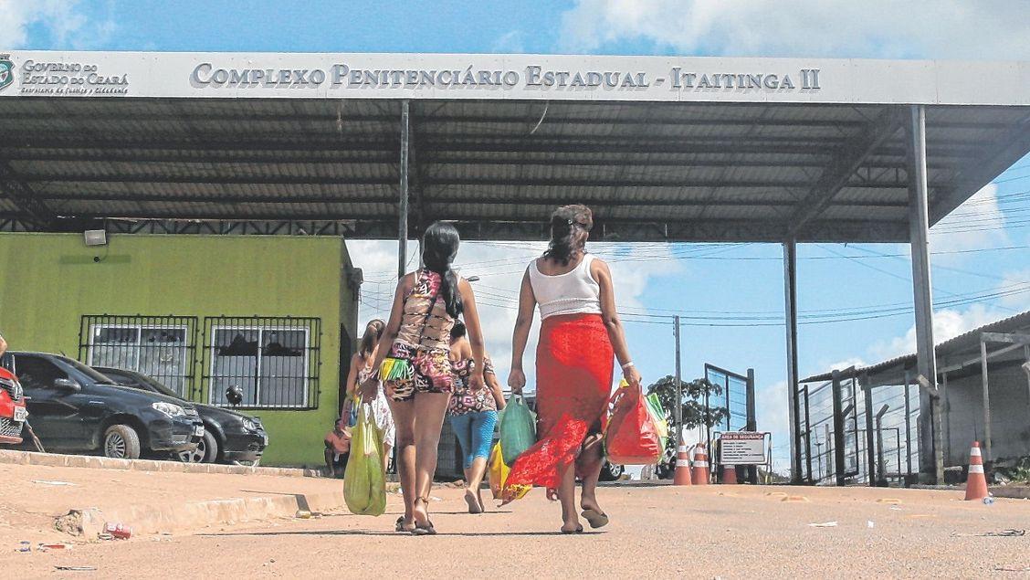 Mulher poderá visitar o companheiro quando as visitas forem retomadas, no sistema penitenciário cearense