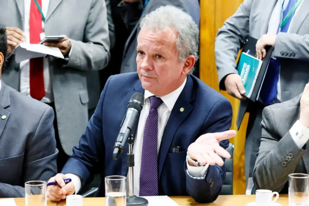 Deputado André Figueiredo fala em reunião no Congresso Nacional