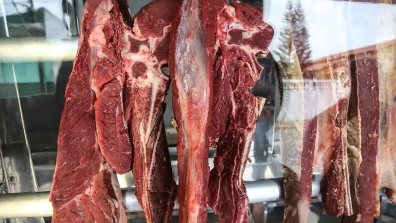 Crescimento da demanda durante a pandemia e menor oferta tem contribuído para alta no preço das carnes.