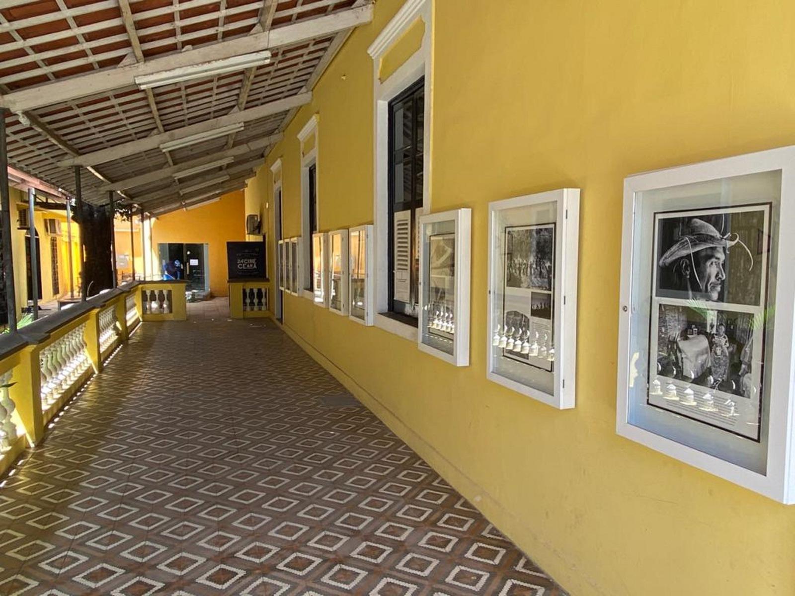 Além da exposição “Os Habitantes” com trabalhos de sua autoria, Celso Oliveira é o curador convidado da Varanda Fotográfica Maurício Albano, novo espaço da Casa Amarela Eusélio Oliveira