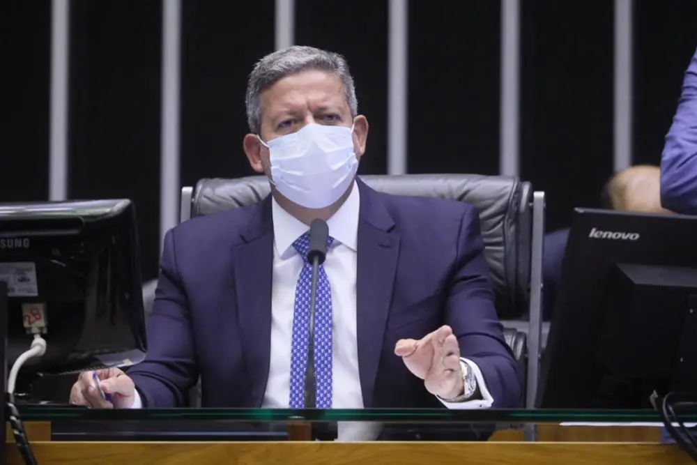 Presidente da Câmara pode ser beneficiado com mudança na legislação