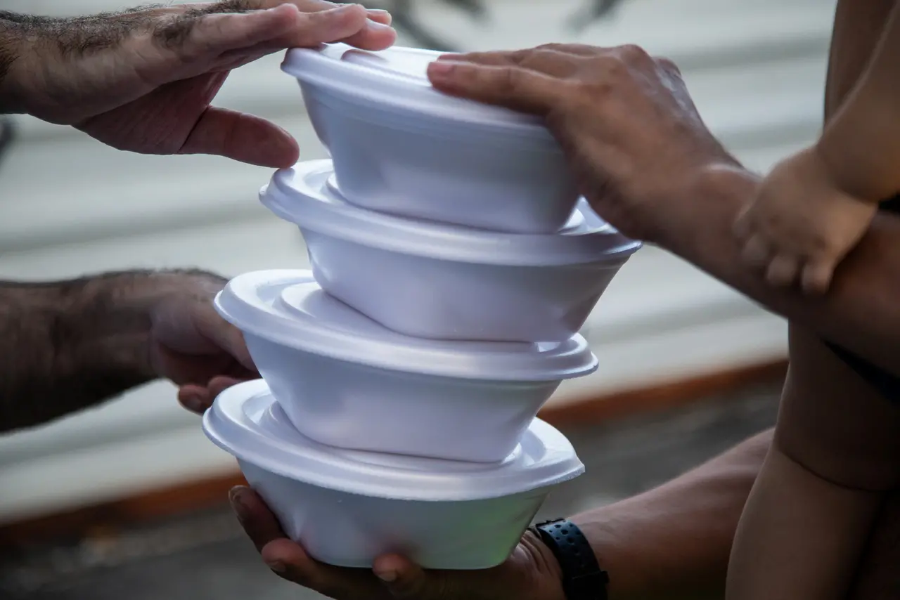 Doação de quentinha durante a pandemia