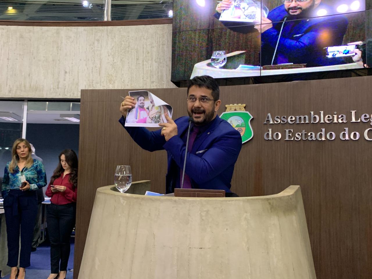 Deputado apóstolo Luiz Henrique na tribuna da Assembleia