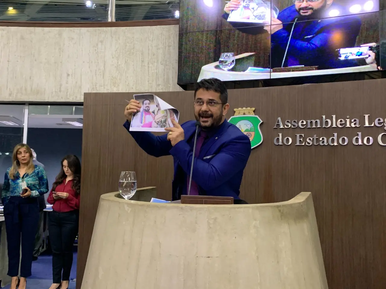 Deputado apóstolo Luiz Henrique na tribuna da Assembleia