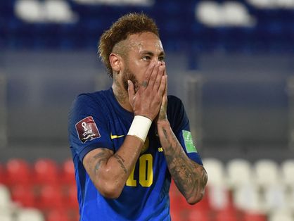 Neymar com semblante de preocupação
