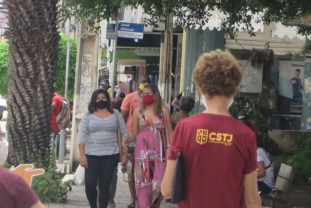 Especialistas alertam para a importância do uso da máscara de proteção, mesmo para aqueles que já se vacinaram