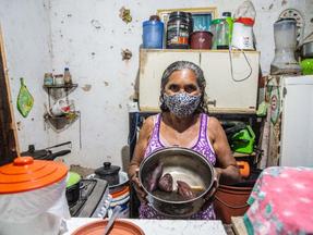 Luciene Barros é uma das cearenses vivendo em extrema pobreza na Capital