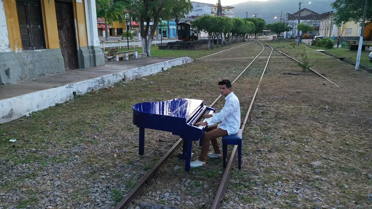 Pianista no equipamento