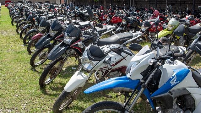 Leilão de carros e motos apreendidos pelo Detran terá lances a