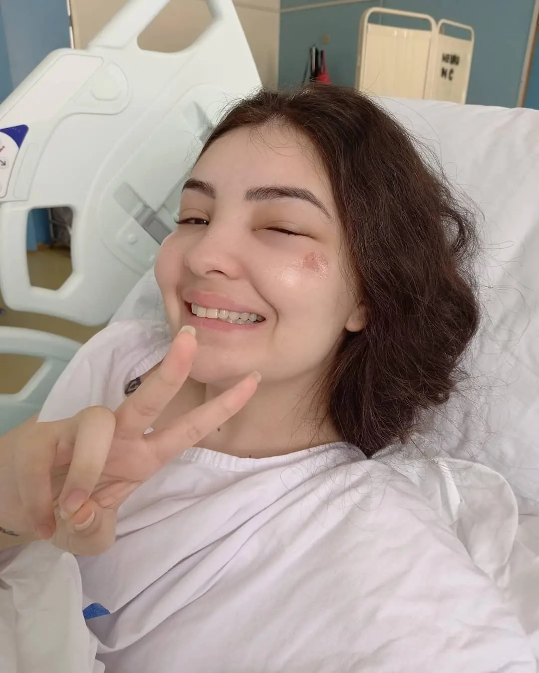 Foto da atriz Mabel Calzolari em hospital no RIo de Janeiro