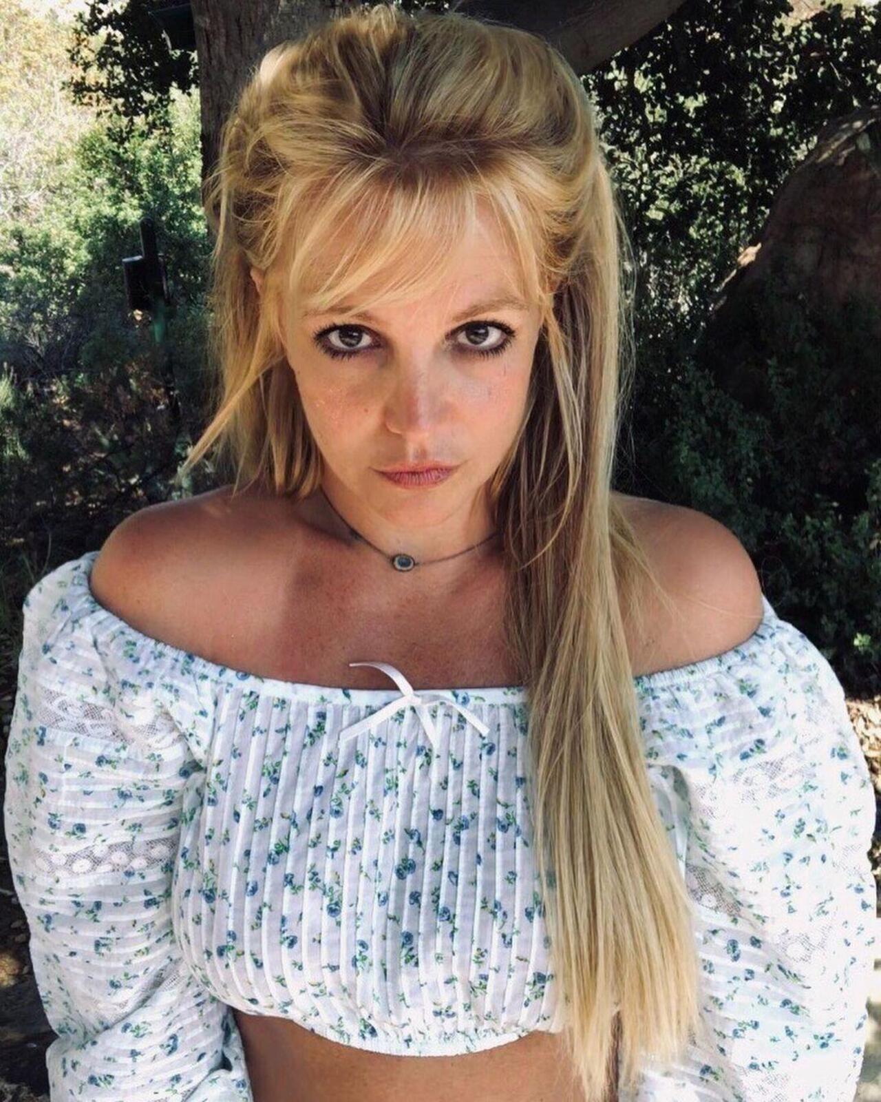 Selfie de Britney Spears publicada no Instagram; cantora prestará depoimento em processo contra o pai