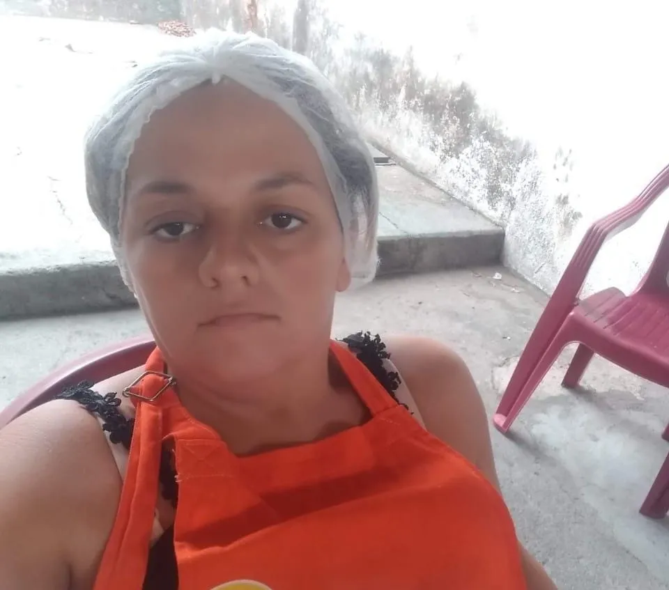 A moradora do bairro Parque São José, em Fortaleza, começou a atuar na cozinha em abril de 2020, encontrando um lugar de paz e acolhimento