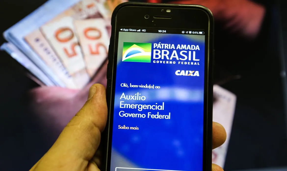 O ministro Paulo Guedes disse  que prorrogação deve sair “em breve”