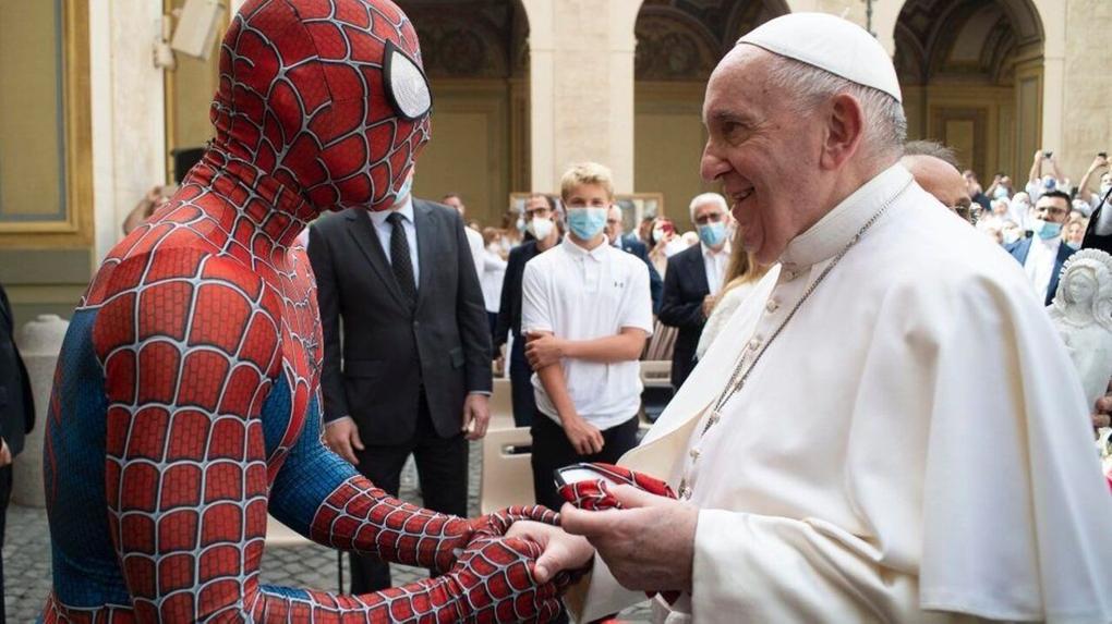 encontro de homem aranha com o papa francisco