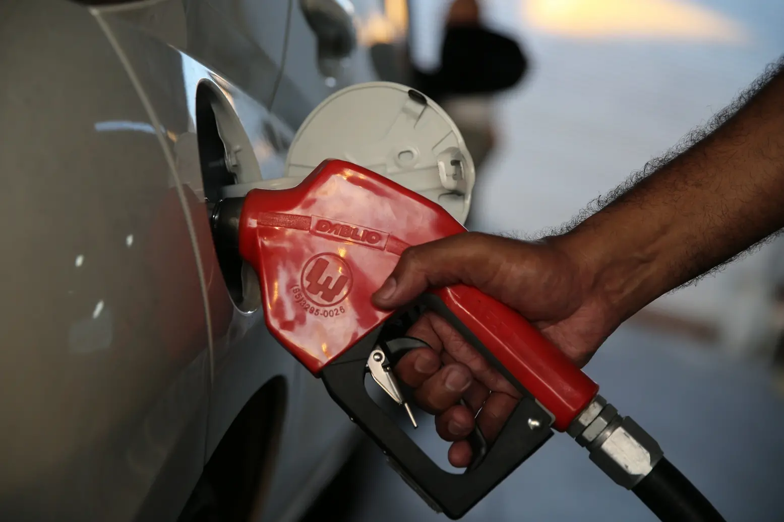Imagem da notícia: Por que a gasolina subiu mais de 35% em Fortaleza? 