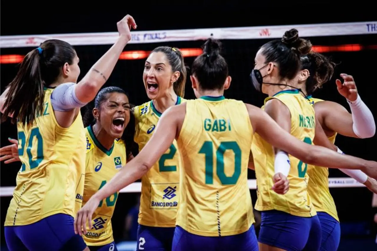 Seleção Feminina de vôlei comemora