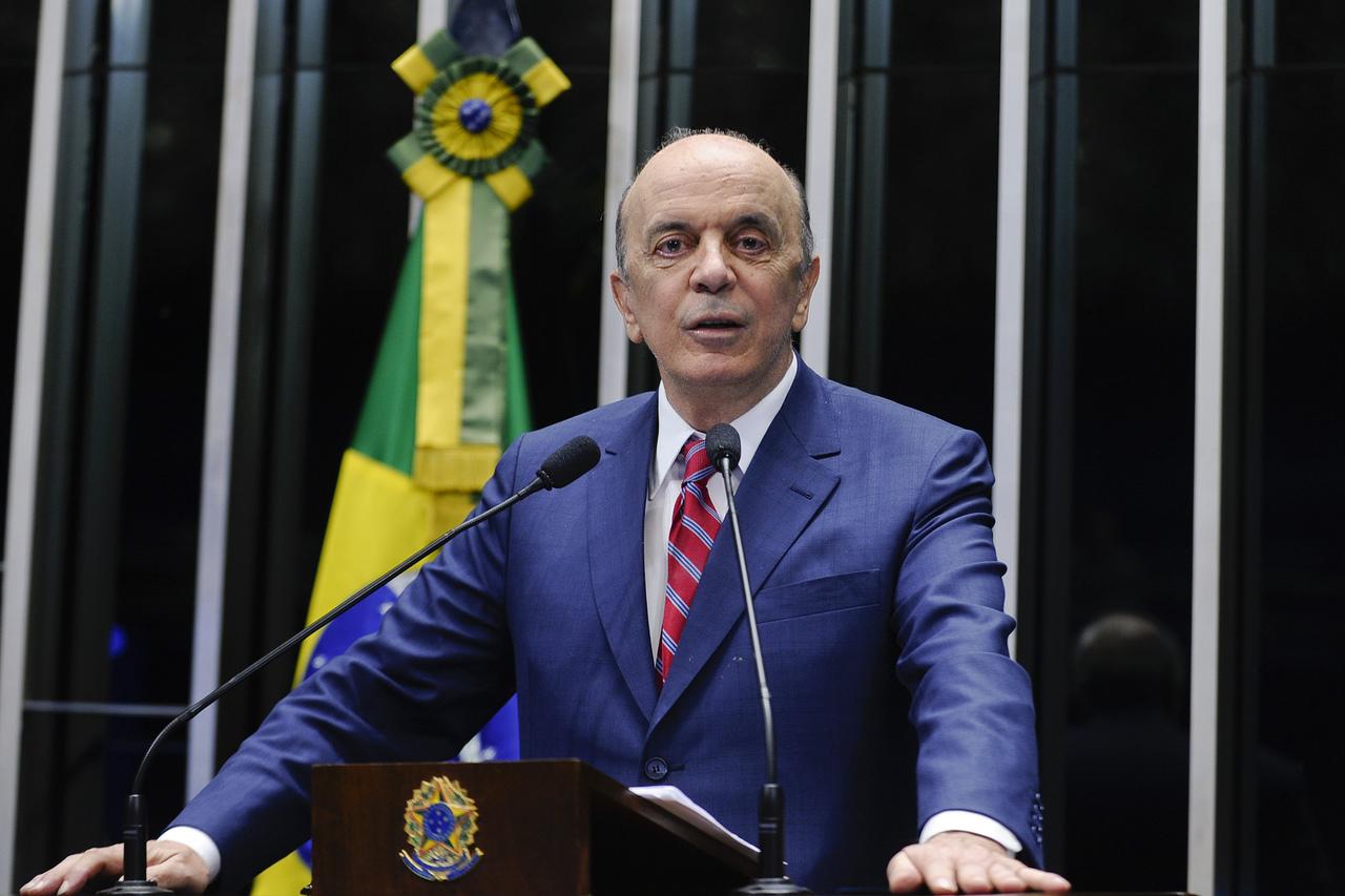 José Serra em discurso no Senado
