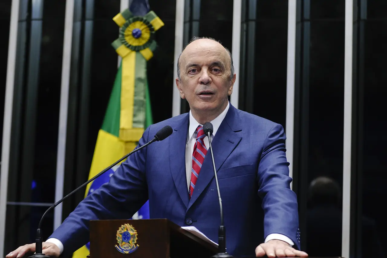 José Serra em discurso no Senado