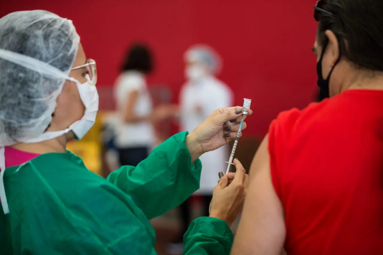 Vacinação contra a Covid-19 no North Shopping Jóquei