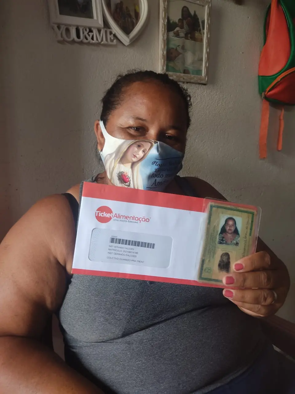 Beneficiária do projeto de cartão-alimentação do Coletivo Olhando pra Frente