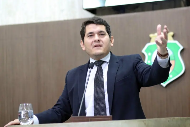 Deputado Audic Mota discursa na Assembleia Legislativa