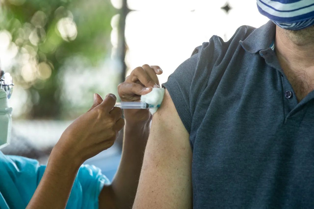 Para total eficácia do imunizante, é preciso aplicação das duas doses