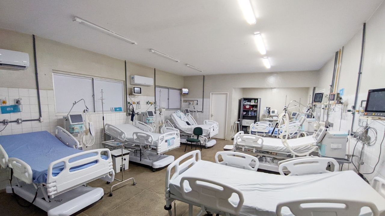 A UTI exclusiva para atendimento a pacientes de Covid-19 no hospital municipal de Maranguape está, neste momento, vazia.