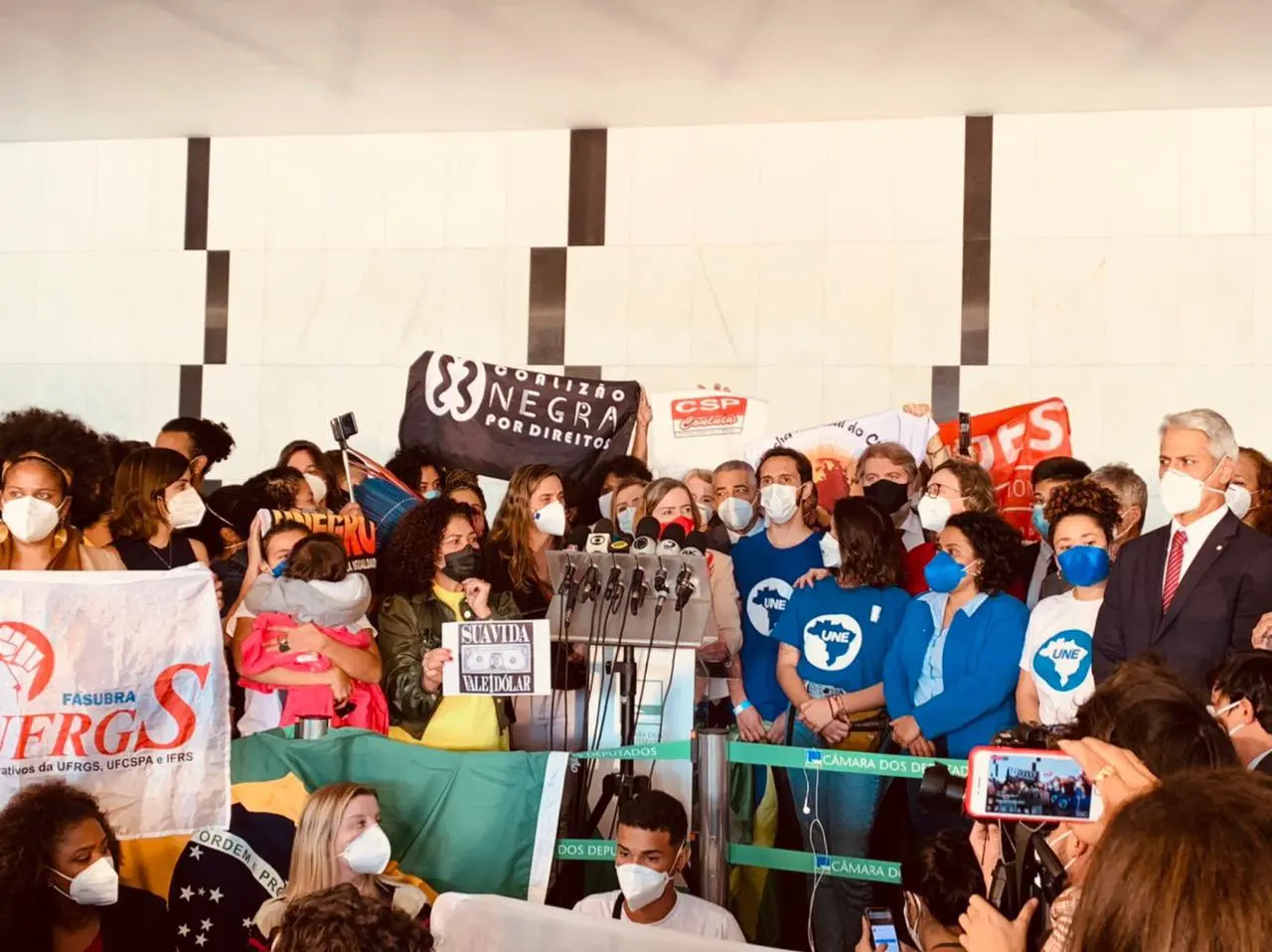 Entidades e parlamentares protocolaram pedido de impeachment do presidente Jair Bolsonaro