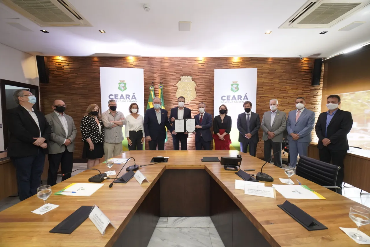 Governo do Ceará e a empresa Comexport Trading LTDA assinaram nesta quinta (1º) memorando de entendimento para implementar o Centro de Importação