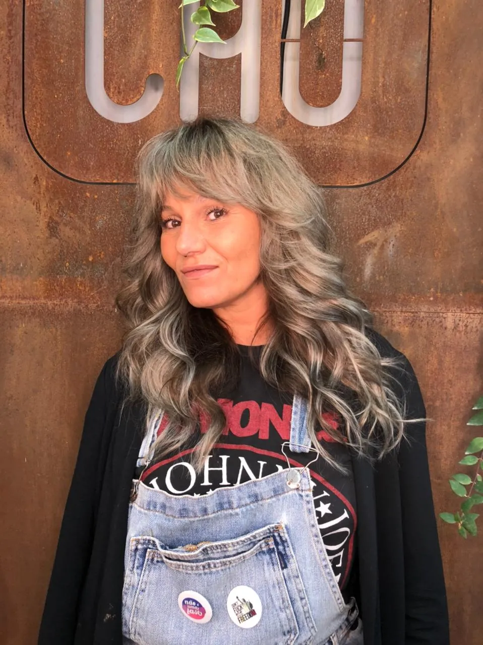 Hairstylist Greta Rincon afirma que na hora de cortar a franja o importante é respeitar a individualidade do cliente